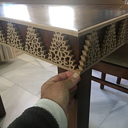Cenefa calada arabesca